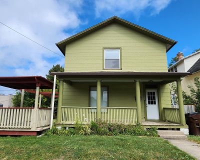 2 Bedroom 1BA 1128 ft Single Family House For Rent in Manistee, MI