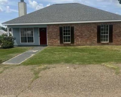 3 Bedroom 2BA 1261 ft Pet-Friendly House For Rent in Lafayette, LA