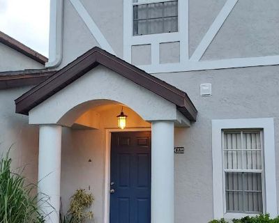 Private room with own bathroom in a Townhouse with 1 roomie, Lady Lake, FL 32159