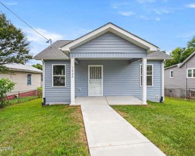 2 Bedroom 1BA 896 ft Single Family Home For Sale in KNOXVILLE, TN