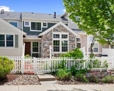 3 Bedroom 2.5BA 1960 ft Pet-Friendly Apartment For Rent in Broomfield, CO