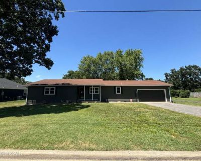 3 Bedroom 2BA 1600 ft Apartment For Rent in Joplin, MO