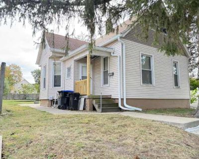 Recently redone 3BR 1.5 bath house in Bloomington. image_url. Hardwood floors Dogs allowed Range Oven Refrigerator Unit Amenities hardwood floors oven range refrigerator Property Amenities dogs allowed pet friendly. Pets allowed. 3 Bedroom. 1 Bathroom. 0 ft