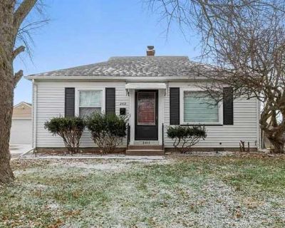 2 Bedroom 1BA 0 ft Pet-Friendly Apartment For Rent in Rock Island, IL