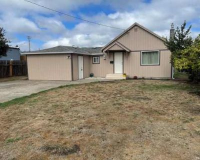 2 Bedroom 1BA 1096 ft Pet-Friendly Apartment For Rent in Lebanon, OR