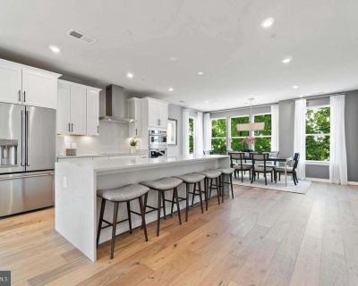 4 Bedroom 2BA 2345 ft Apartment For Rent in Herndon, VA