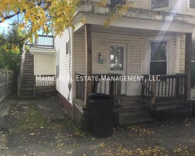 4 Bedroom 1BA Pet-Friendly Condo For Rent in Bangor, ME