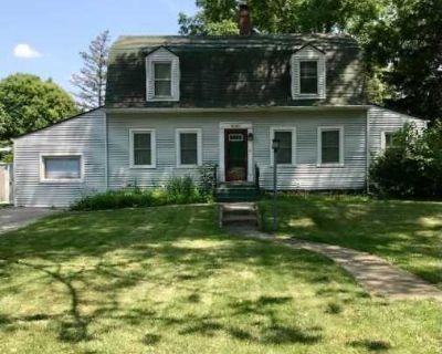 2 Bedroom 1.75BA 1300 ft Pet-Friendly Apartment For Rent in Munster, IN