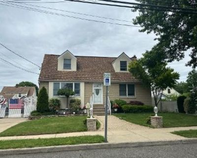 4 Bed 3 Bath Preforeclosure Property in Elmont, NY 11003 - Hunnewell Ave