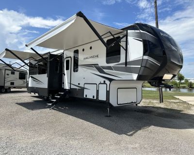 2021 Keystone Rv Avalanche 390DS