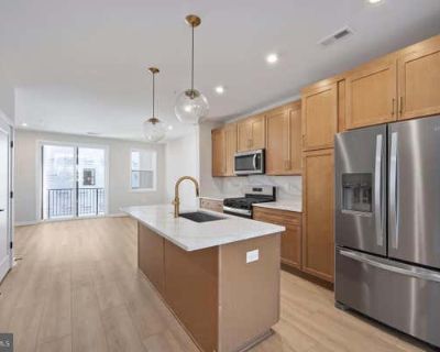 2 Bedroom 3BA 1743 ft Condominium For Sale in CHANTILLY, VA