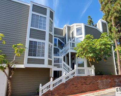 2 Bedroom 2BA 1150 ft Pet-Friendly Condo For Rent in Costa Mesa, CA