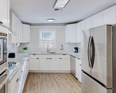 Furnished Room for Rent - TopRated Host | Renovated Stockbridge Home Featu
