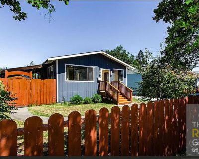 2 Bedroom 1BA 890 ft House For Rent in Redwood City, CA