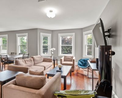 5 Bedroom 2BA 1300 ft Apartment For Rent in Waltham, MA