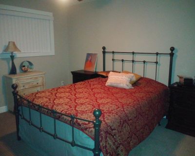 $700 room, quiet, private, with good lighting and fully furnished