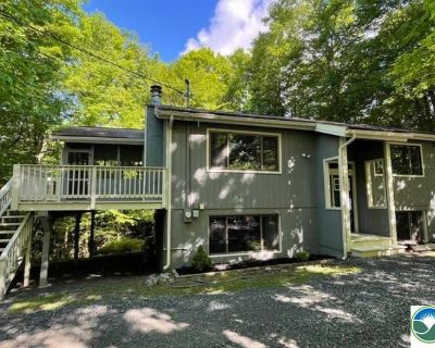 199 North Gate Road. Property for Rent in Lake, PA for $2,500 with 3 bedrooms and 3 full baths. This 1,713 square foot property was built in 1990 on a lot size of 0.36.. *** Available for RENT on December 1st *** Welcome to this RARELY offered long term rental opportunity in the STUNNING and SECURE Lake Ariel Hideout community! This elegantly MODERNIZED and SPACIOUS (over 2400 sq.ft) 3-bedroom,...