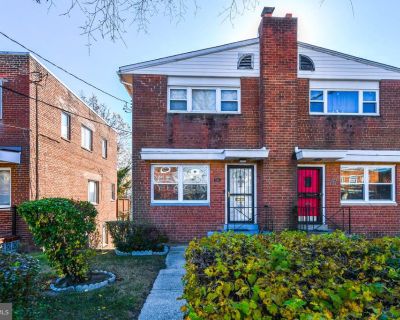 3 Bedroom 1BA 1504 ft Townhouse For Sale in Washington, DC