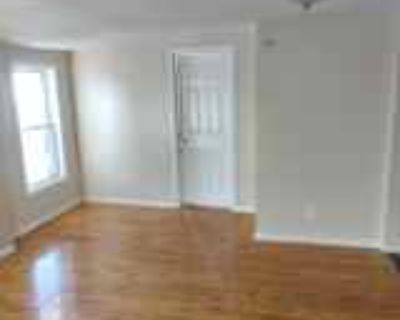 2 Bedroom 1BA Pet-Friendly Apartment For Rent in Hartford, CT 470 Wethersfield Ave unit 3