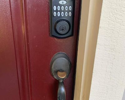 Private room with own bathroom in an apartment with 1 roomie, Tustin, CA 92782