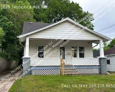 4 Bedroom 2BA 1500 ft Pet-Friendly Single-family home For Rent in Grand Rapids, MI