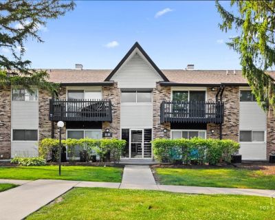 3 Bedroom 2BA 1224 ft Condo For Sale in Willowbrook, IL