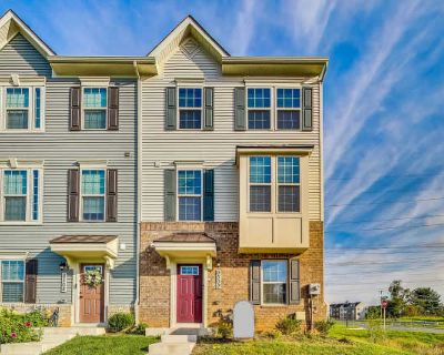 3 Bedroom 4BA 2174 ft Townhouse For Rent in Montgomery Village, MD