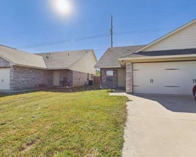 3 Bedroom 2BA 1544 ft Pet-Friendly Apartment For Rent in Hood County, TX