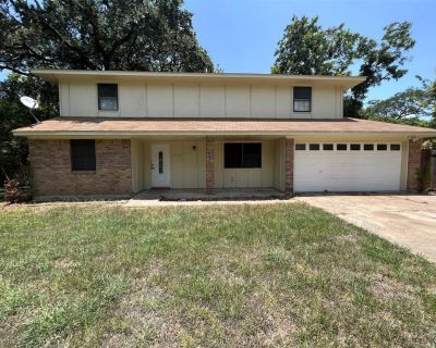 4 Bedroom 2BA 2091 ft Single Family Detached House For Rent in Richwood, TX