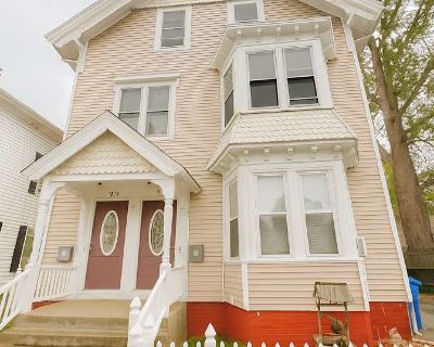 Available on: now. Furnished. Internet included * Students welcome. I m renting SEVEN spacious rooms in a newly renovated shared home located on a quiet, residential street in Pawtucket, RI, just minutes from the Providence line. This home has been fully updated and offers a modern, comfortable living environment for anyone looking for a peaceful and well-kept place to stay. All utilities are i...