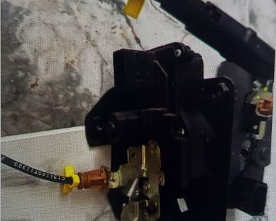 Driver Door Latch / Lock Assembly