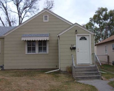 2 Bedroom 1BA 912 ft Pet-Friendly Apartment For Rent in Laurel, MT