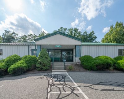 8952 ft Commercial Property For Rent in Brookfield, CT