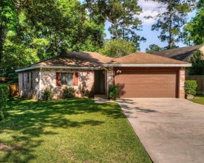 25 Shady Oak Ln. Bring your Golf Cart! Enjoy the peace and quiet of this community as it is located in the serenity of Panorama Village. This 2bed/2bath adorable patio home is spic and span. The lease includes the washer/dryer/refrigerator and lawn service. The back deck patio is large enjoy to invite the entire gang over for a BBQ outside.. 2 Bedroom. 2 Bathroom. 1297 ft