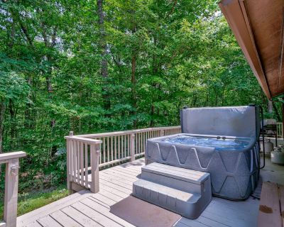 2 Bedroom 1BA Pet-Friendly House Vacation Rental in Moonshine Run, Blue Ridge, GA