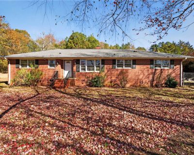 4 Bedroom 1BA 1769 ft Single Family House For Sale in Anderson, SC