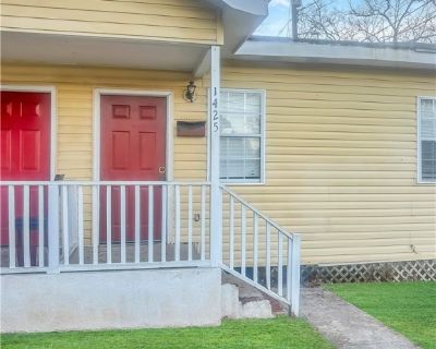 2 Bedroom 1BA 1344 ft House For Rent in Savannah, GA