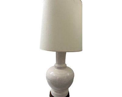 Vintage Mid-Century Modern 1960s Table Lamp Vintage Ceramic Studio Pottery White Glaze Walnut