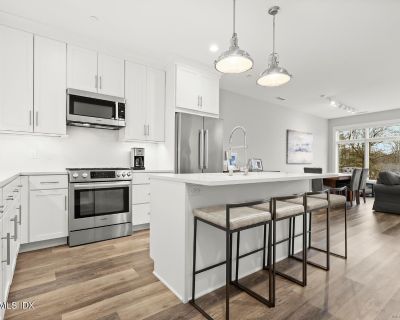 1381 East Putnam Avenue. Tastefully designed by Granoff Archictects, The Arborhouse is moments from all the best Greenwich has to offer. Featuring an open concept chef's kitchen with Bosch appliances, abundant light, 9' ceilings, two bedrooms, two full bathrooms, ample living and closet space, and laundry in-unit, this is your dream rental close to Riverside and Old Greenwich! Enjoy proximity t...