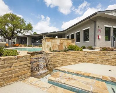 2 Bedroom 2BA 1051 ft Pet-Friendly Apartment For Rent in Arlington, TX