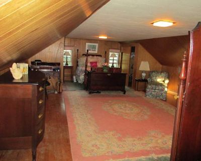 Private room with own bathroom in a House with 2 roomies, Lancaster, PA 17603