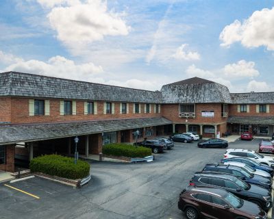 28600 ft Commercial Property For Sale in Barrington, IL