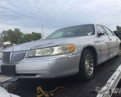 2001 Lincoln Town Car