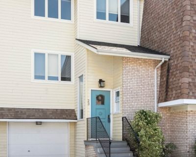 3 Bedroom 2BA 2238 ft Condo For Sale in Stamford, CT