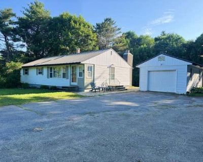 3 Bedroom 1BA 1915 ft Single Family Home For Sale in PITTSTON, ME