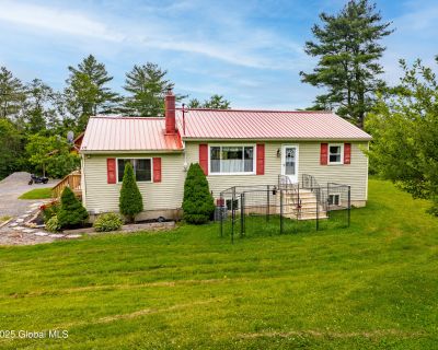 4 Bedroom 1BA 2304 ft Single Family House For Sale in Esperance, NY
