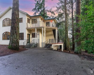 Deposit: $1,045.00 * Utilities included?: No * Fees apply?: No. References are not required. Non-smoking. Furnishings: Furnished * Disabled access: * Living room: shared. Availability Available Now Minimum term 1 month Maximum term None. Owneroccupied, calm + intentional home near the Highlands one block north of Seattle for an easier commute. ~, sf over stories; big living room (arched window,...
