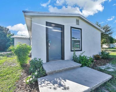 3 Bedroom 2BA 1056 ft House For Rent in Vero Beach, FL