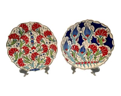 Late 20th Century Colorful Hand Painted Turkish Decorative Plates Featuring Floral Designs - Set of 2