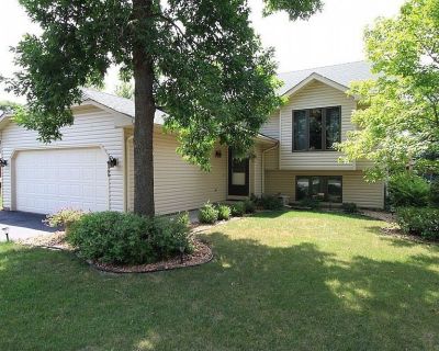3 Bedroom 2BA 2000 ft Single-family home For Rent in Eagan, MN